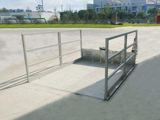 Quality Customization M3-025130-D2K Loading Dock Table with Handrail and Loading Flap factory