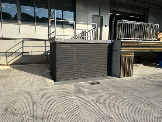 Quality Customization Loading Dock Table Hydraulic Scissor Lift Table with Handrail and Chain factory