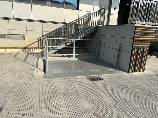 Customization Loading Dock Table Hydraulic Scissor Lift Table with Handrail and Chain